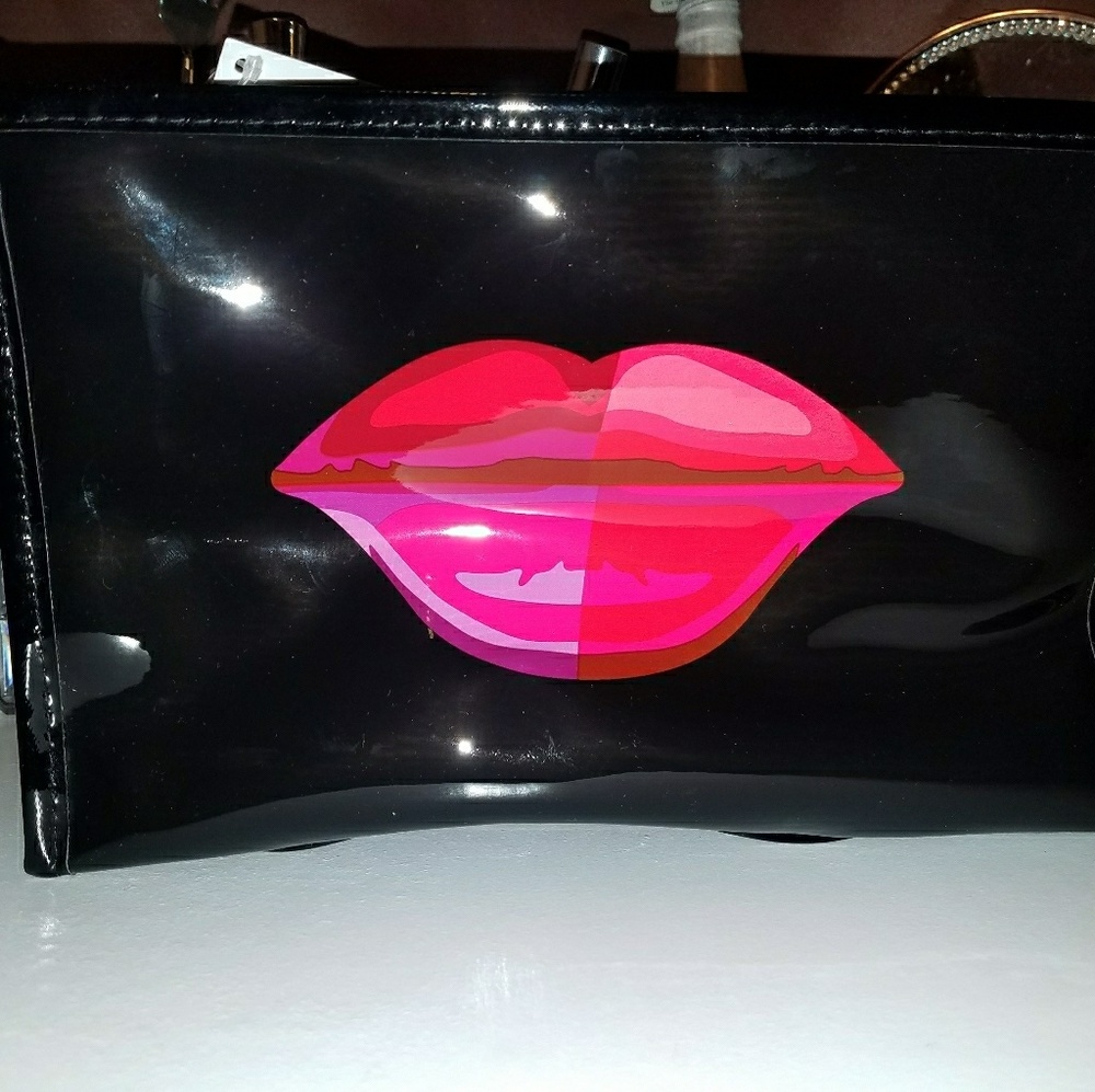 !!SOLD!! MACYS MAKE UP BAG BEAUTIFUL MAKEUP BAG